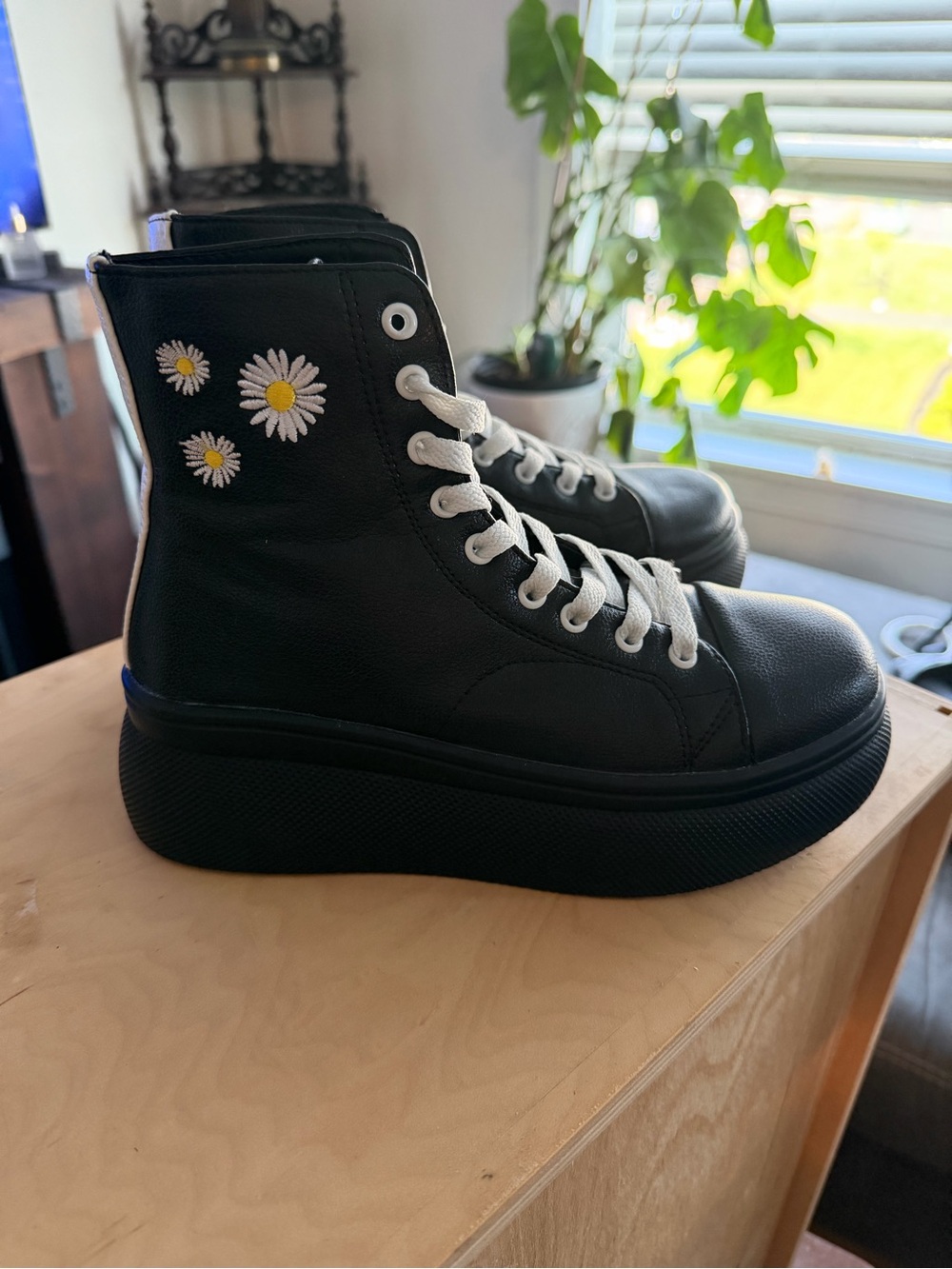 Black Lace-Up Platform Sneakers with embroidered daisies